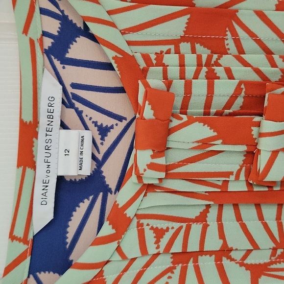 Dian Von Furstenberg Silk Blouse Multi Colored Size 12 - Picture 3 of 3